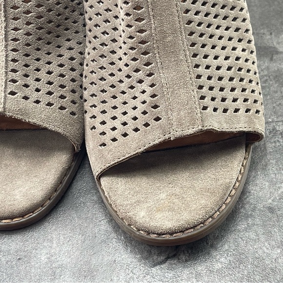 Vionic Chryssa Women’s Shoes Gray 10M Perforated Suede Peep Toe Block Heels Boot - Picture 14 of 14